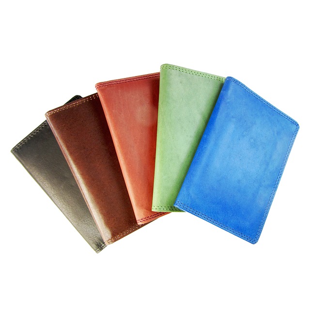 leather-case-1986378_640
