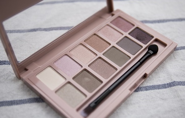 maybelline-2202872_640