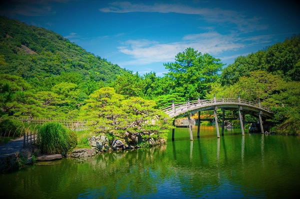 鈴凪（スズナ）霊能者